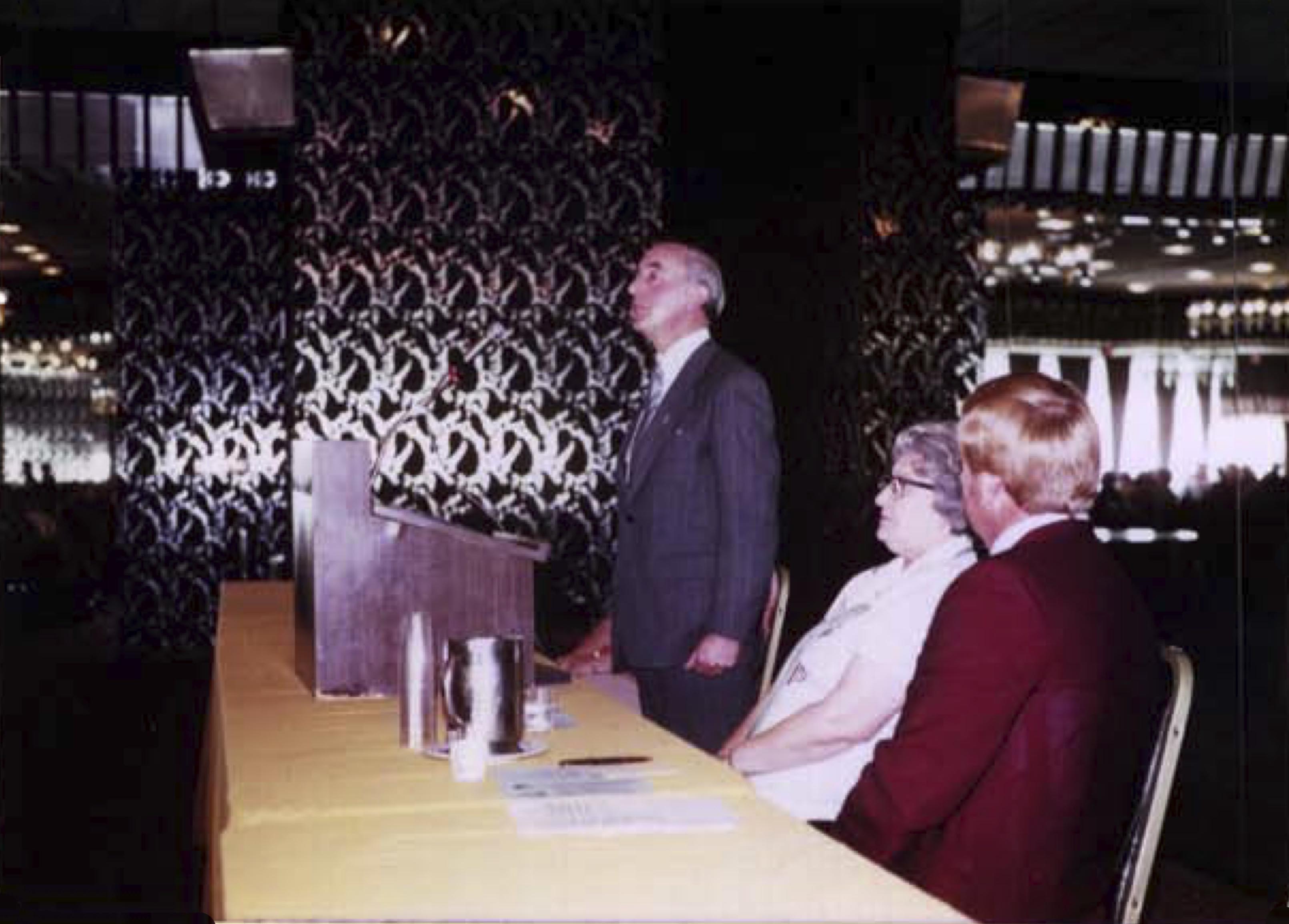 Dennis Fare speaking at Psychic Pathways seminar.